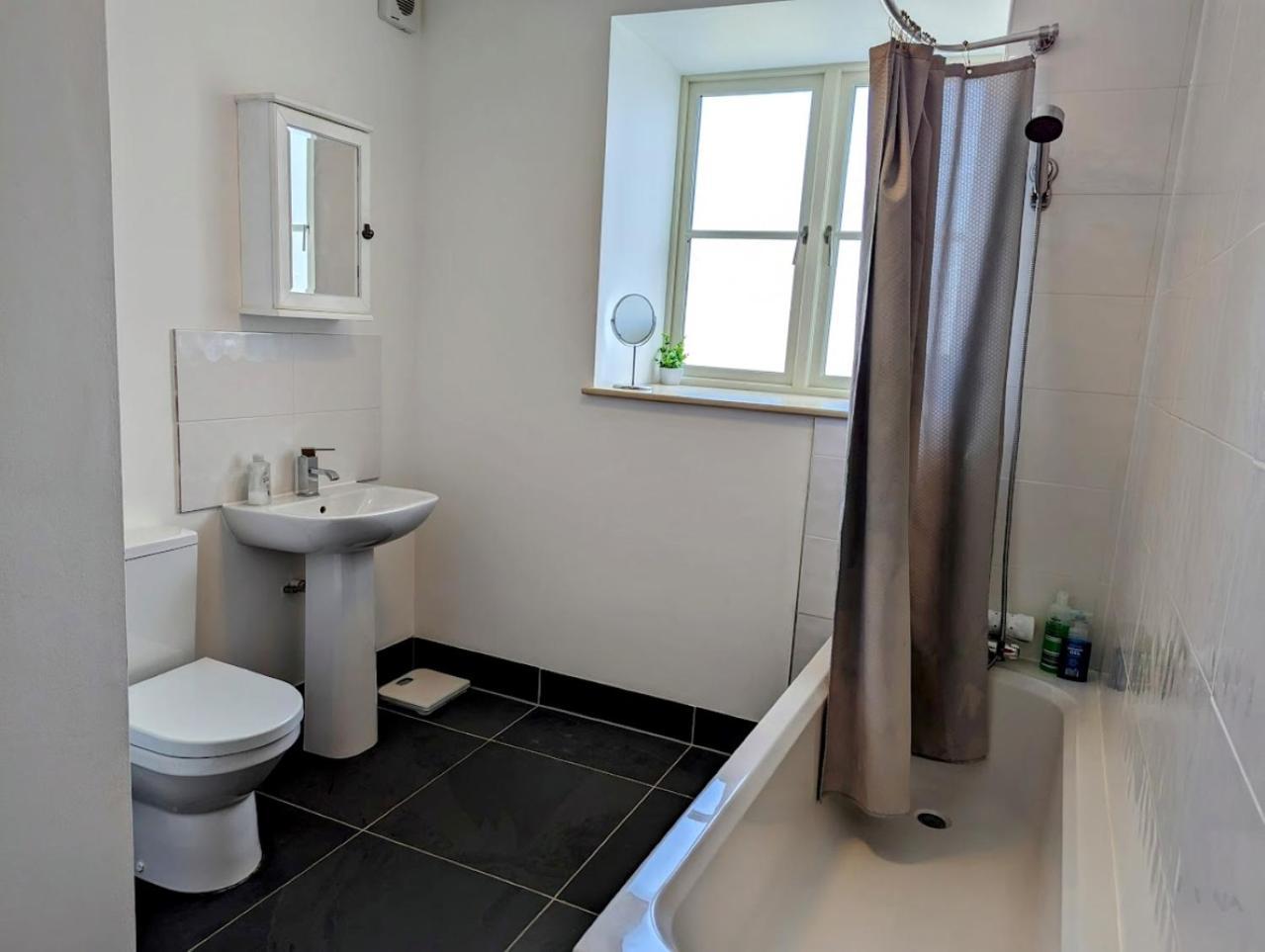 4 Bedroom House, Central Ulverston Buitenkant foto